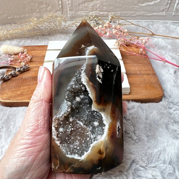 Gorgeous Agate Polished Point/Tower from Brazil - Picture 4 of 11